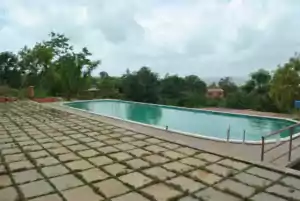 Swimming pool with Deck