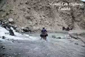 Manali Leh Highway on Scooter