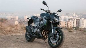 Kawasaki Z800 Front three quarter 47699