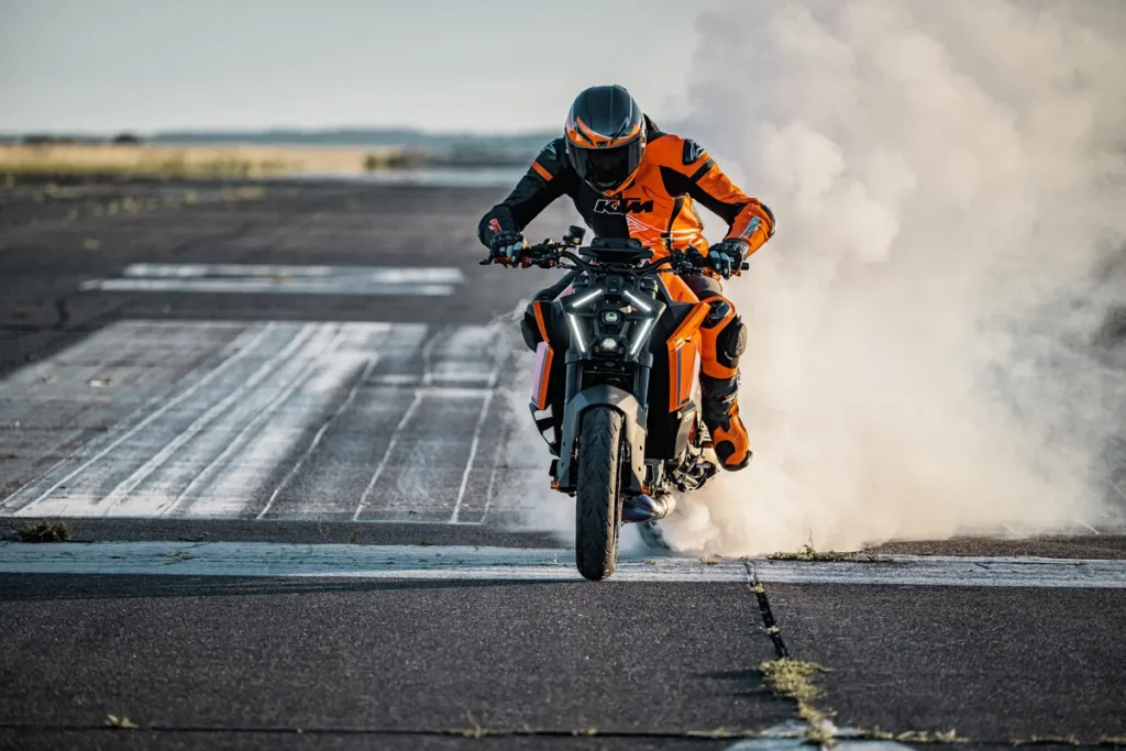 2024 KTM 1390 SUPERDUKE R EVO 1200x800 1