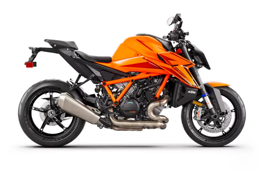 563265 MY24 KTM 1390 SUPER DUKE R EVO ORANGE US 90 Right Studio USA 1200x800 1