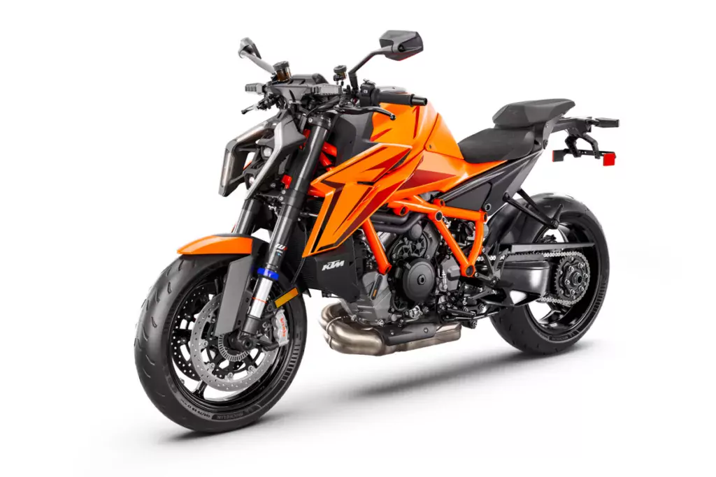 563266 MY24 KTM 1390 SUPER DUKE R EVO ORANGE US Front Left Studio USA 1200x800 1