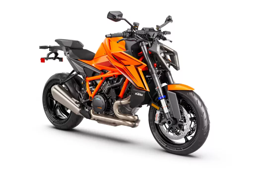 563267 MY24 KTM 1390 SUPER DUKE R EVO ORANGE US Front Right Studio USA 1200x800 1