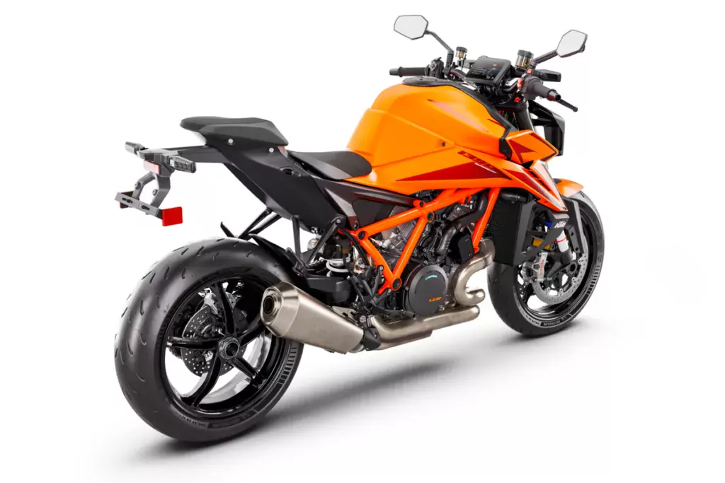 563269 MY24 KTM 1390 SUPER DUKE R EVO ORANGE US Rear Right Studio USA 1200x800 1